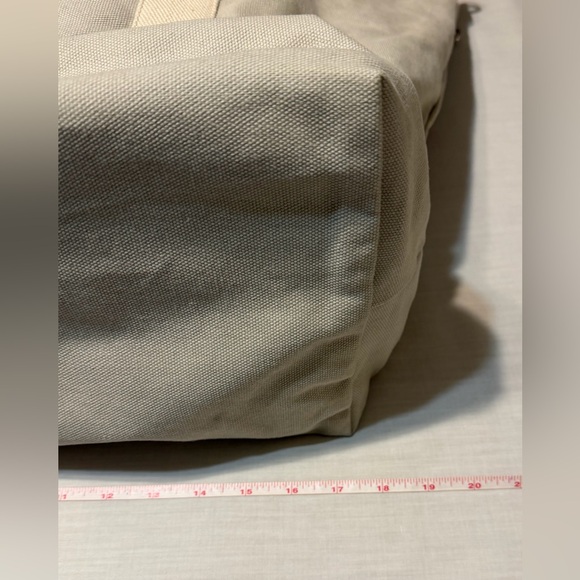 Lo & Sons NWOT Catalina Deluxe Canvas Duffel Tote Bag with Shoe Compartment - Picture 7 of 11